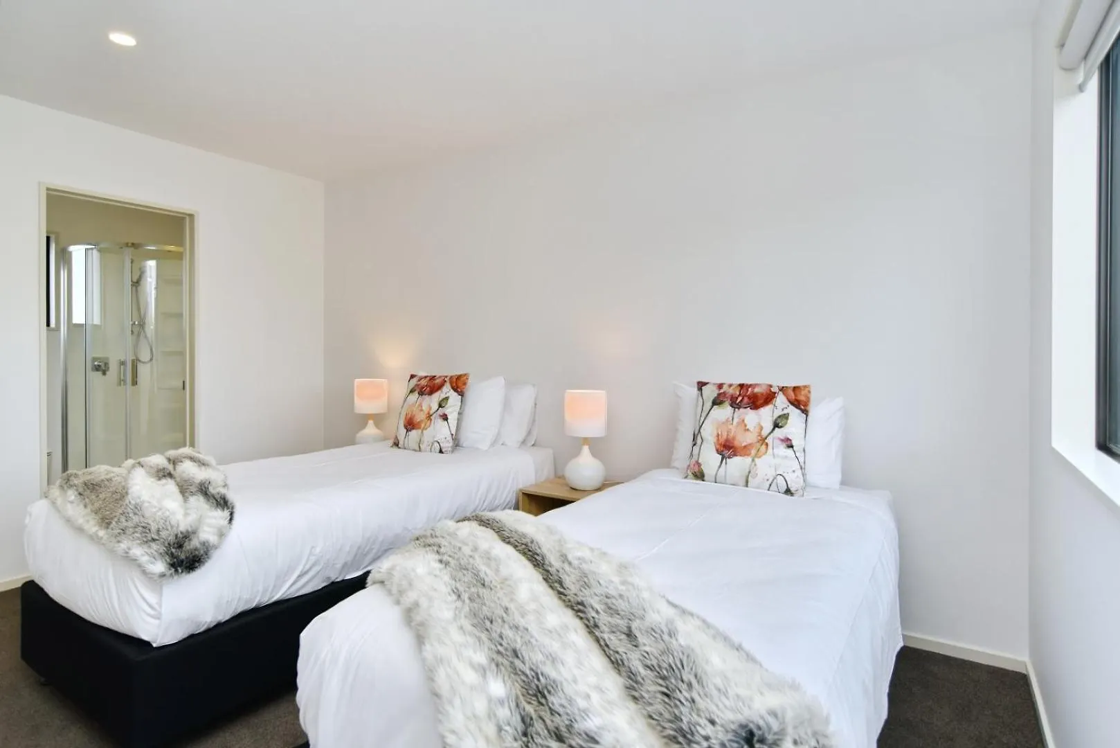 Broadbent Townhouse - Christchurch Holiday Homes