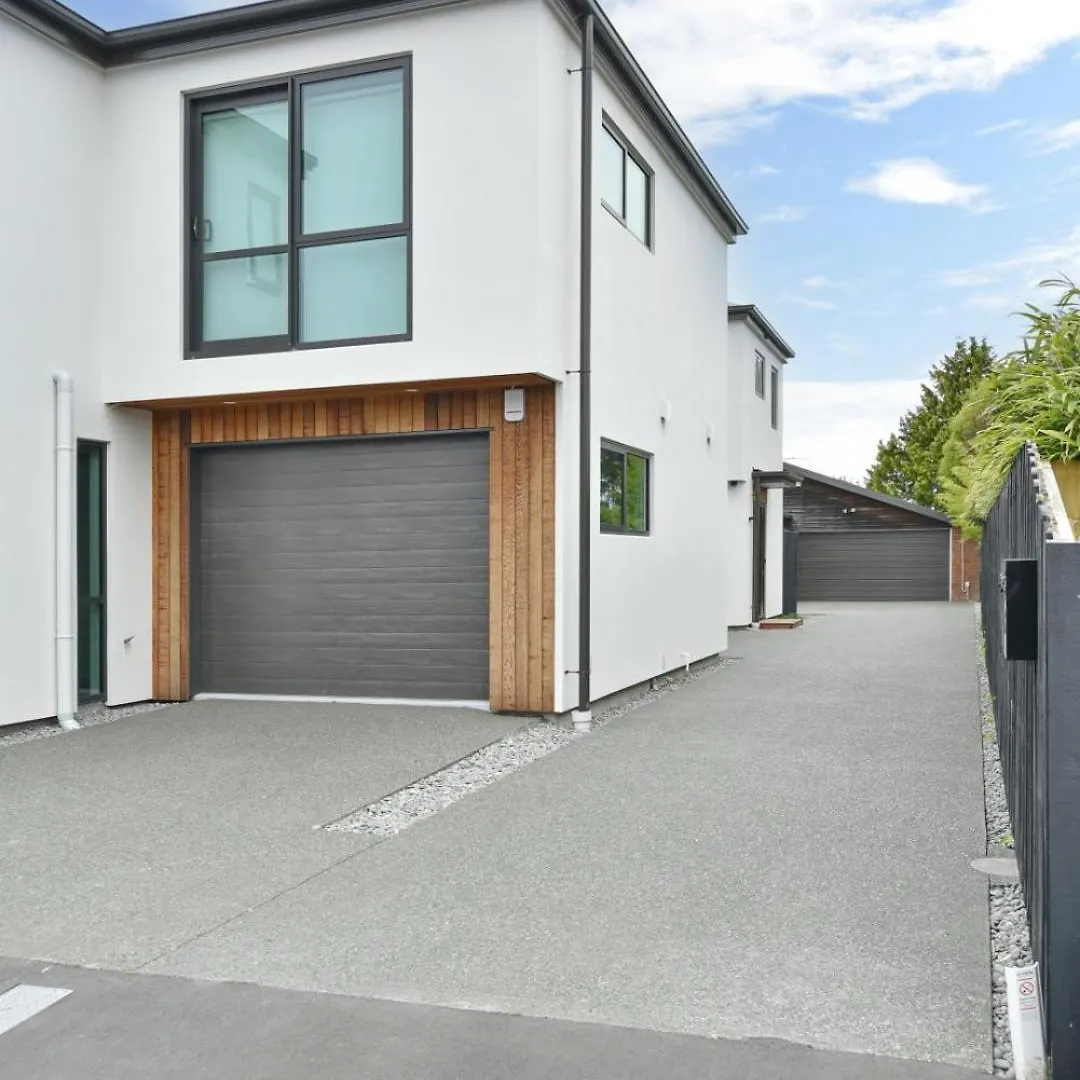 Broadbent Townhouse - Christchurch Holiday Homes New Zealand