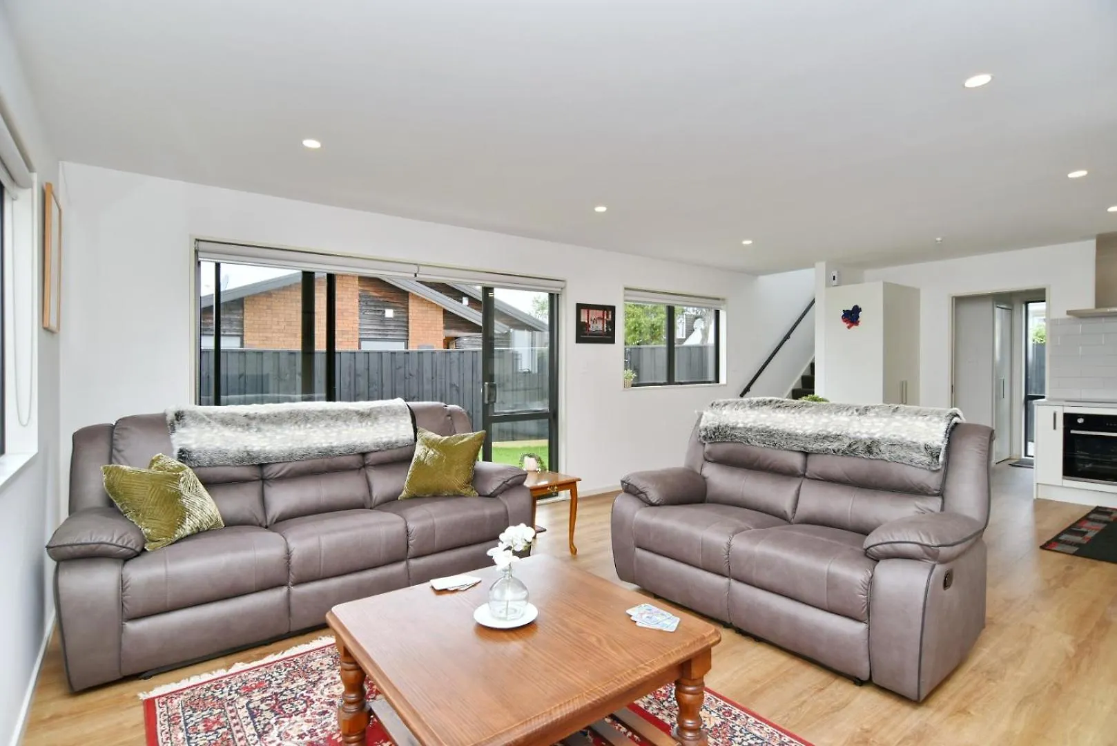 Broadbent Townhouse - Christchurch Holiday Homes