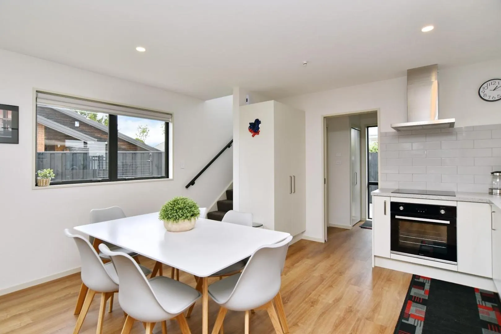 Broadbent Townhouse - Christchurch Holiday Homes New Zealand